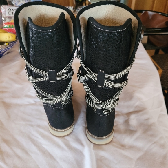 Woman's Boot - Picture 2 of 7